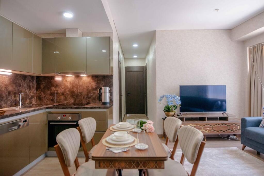 Modern In A Complex With Pool Apartment Istanbul
