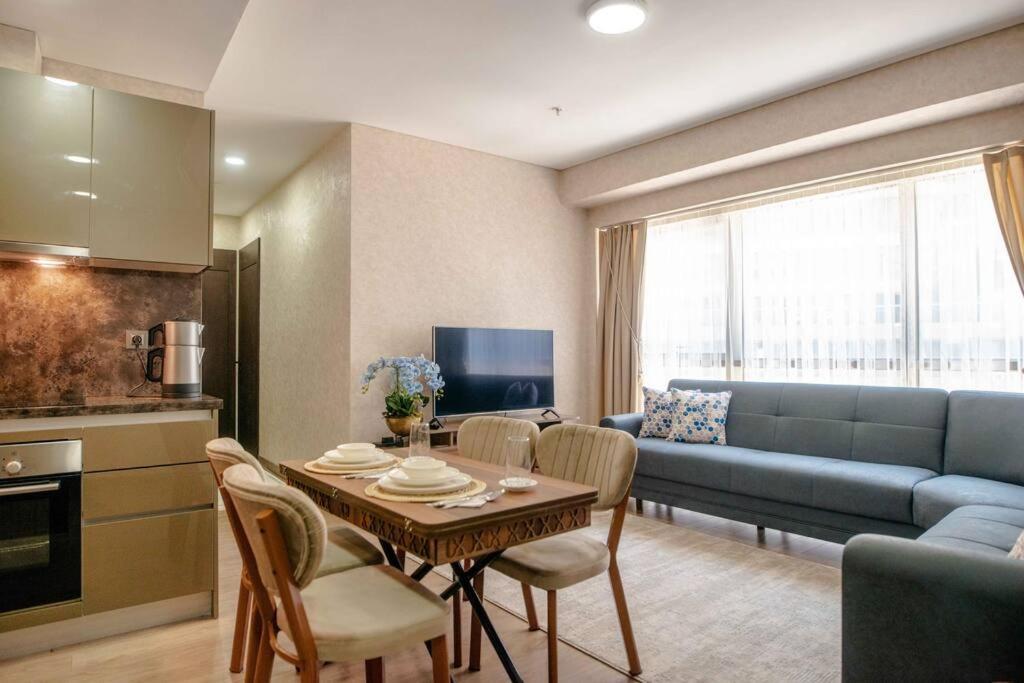 Modern In A Complex With Pool * Istanbul