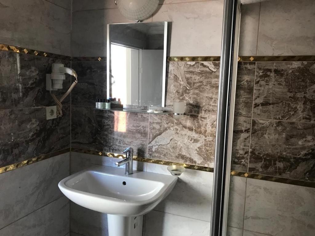 Emin Hotel