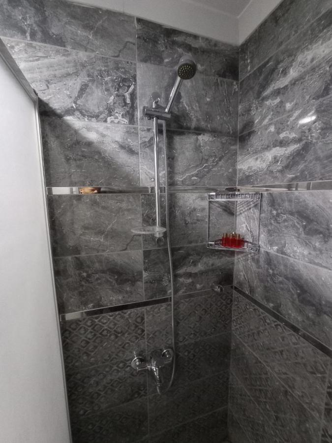 Emin Hotel *