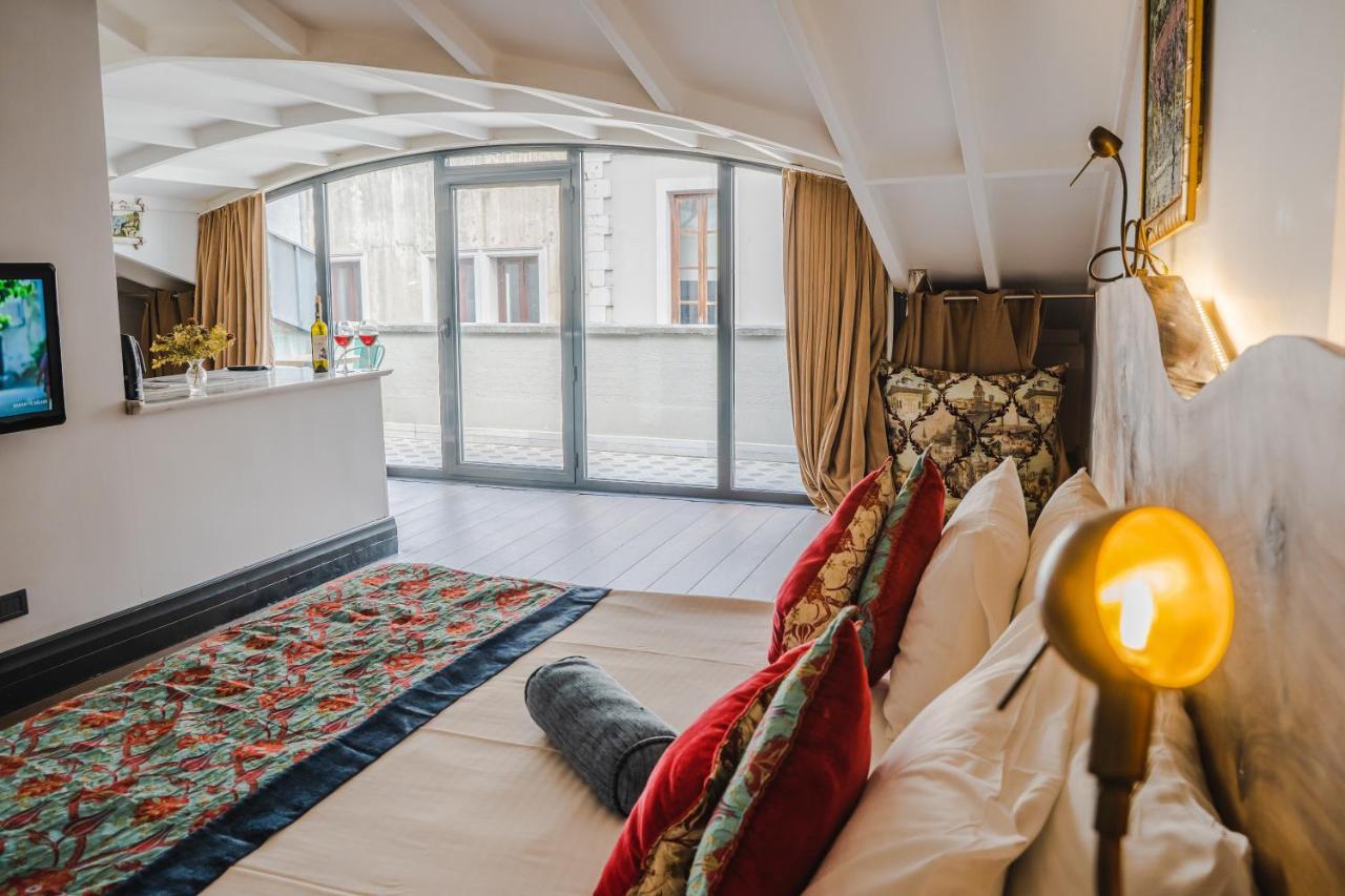 West Pera Hotel