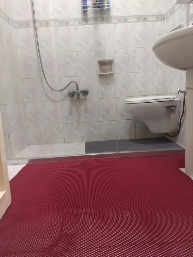 Feeling At In Center 5 Minutes Walk To The Atakoey Metro Station & Metrobus Homestay *