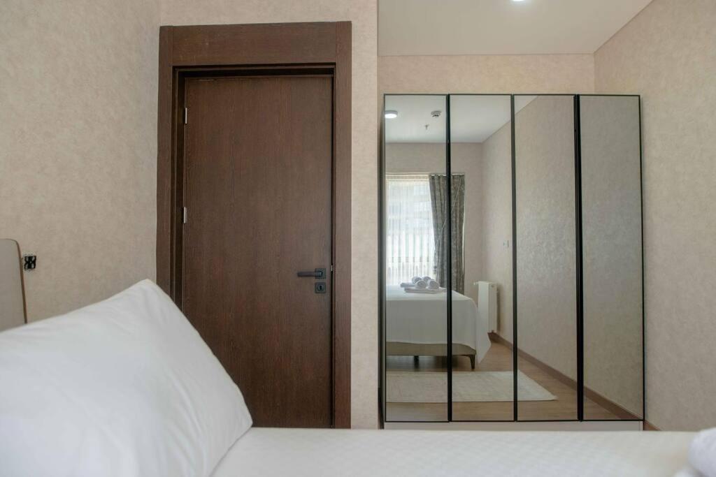 Apartment Modern In A Complex With Pool Istanbul