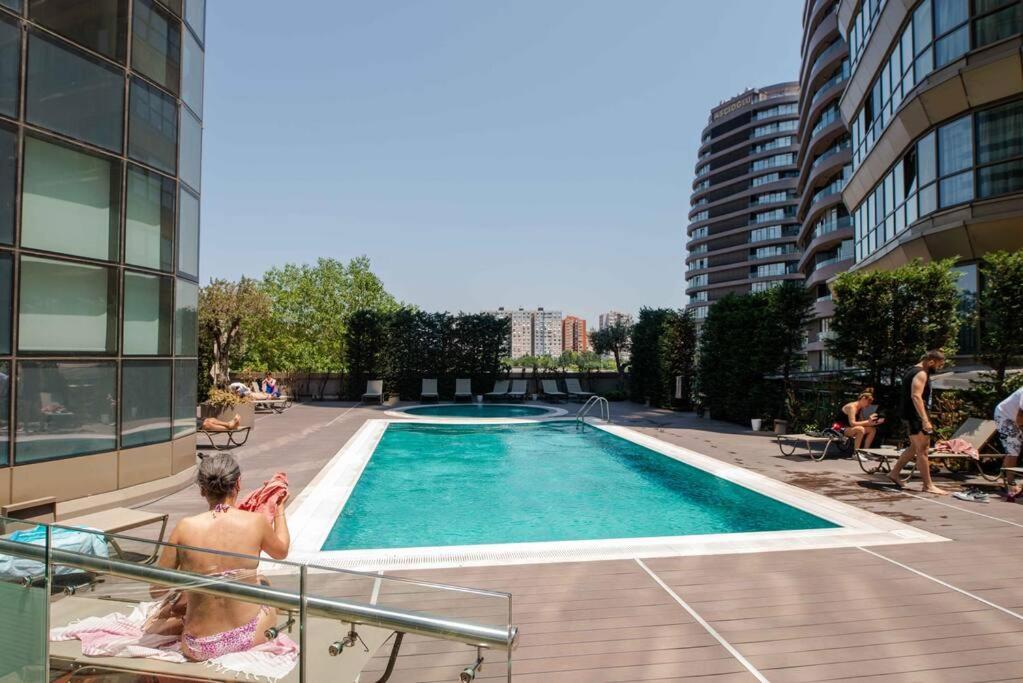 Modern In A Complex With Pool Istanbul