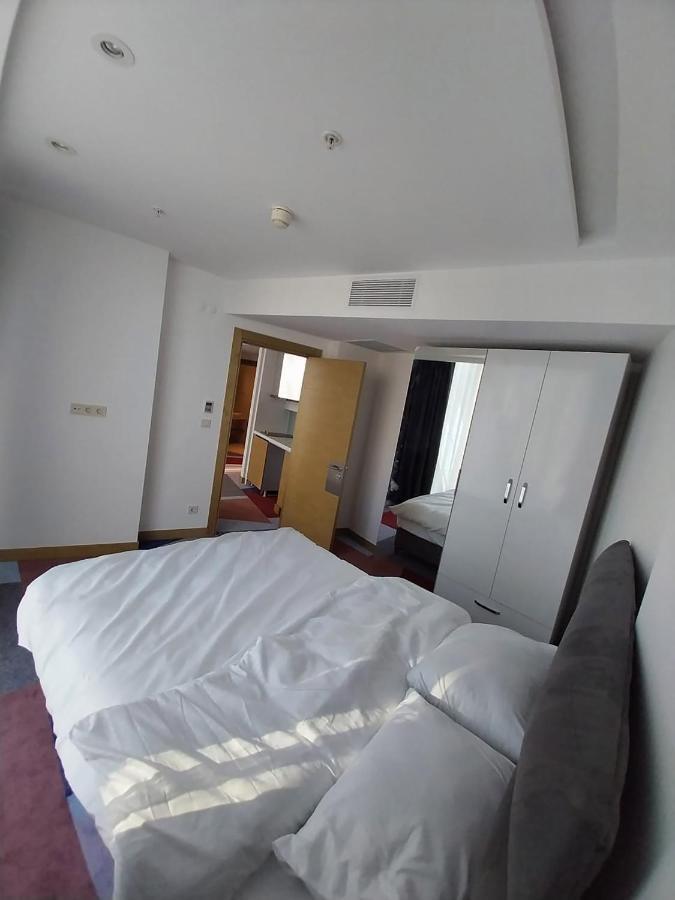 5 Person Luxury Apartment *