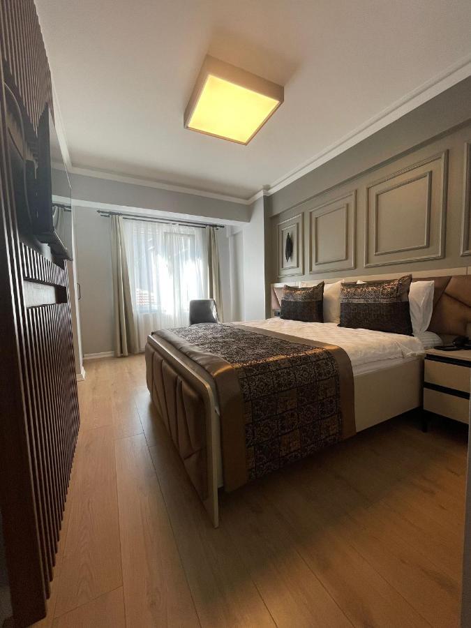 Azra Sultan & 4* Istanbul