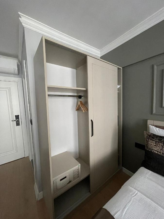 Azra Sultan & 4* Istanbul