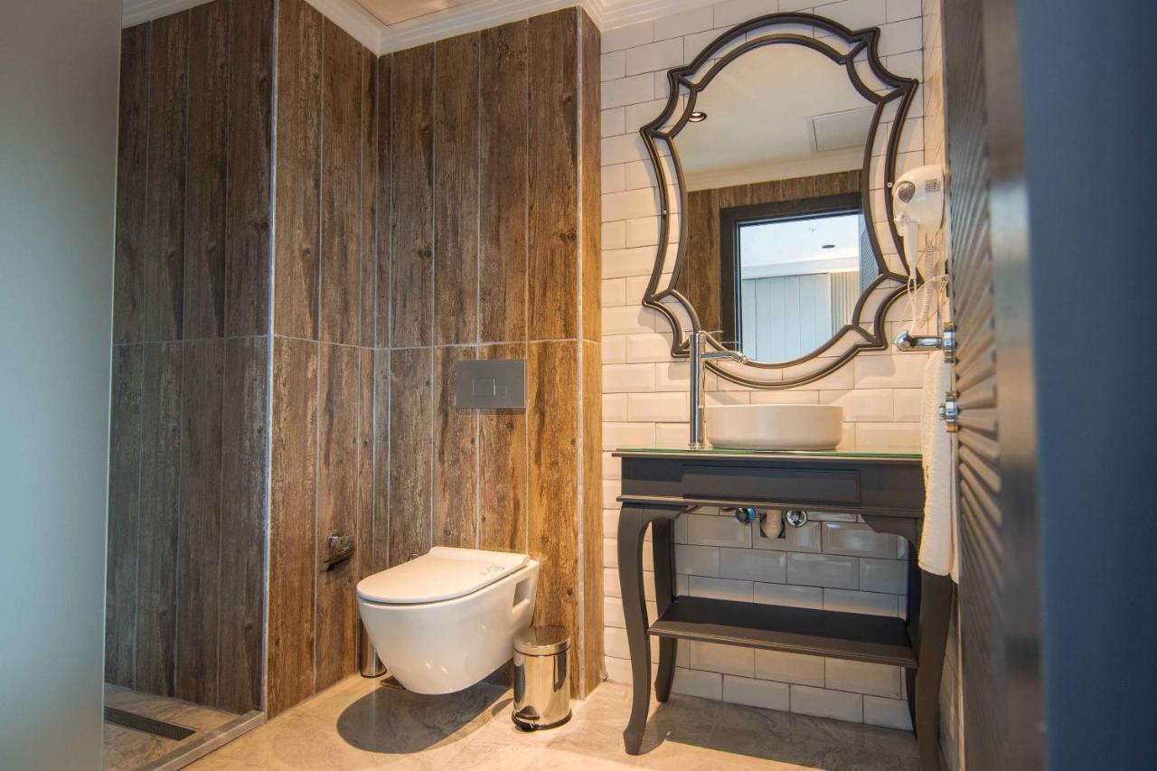Sherlock Homes Hotel 4*