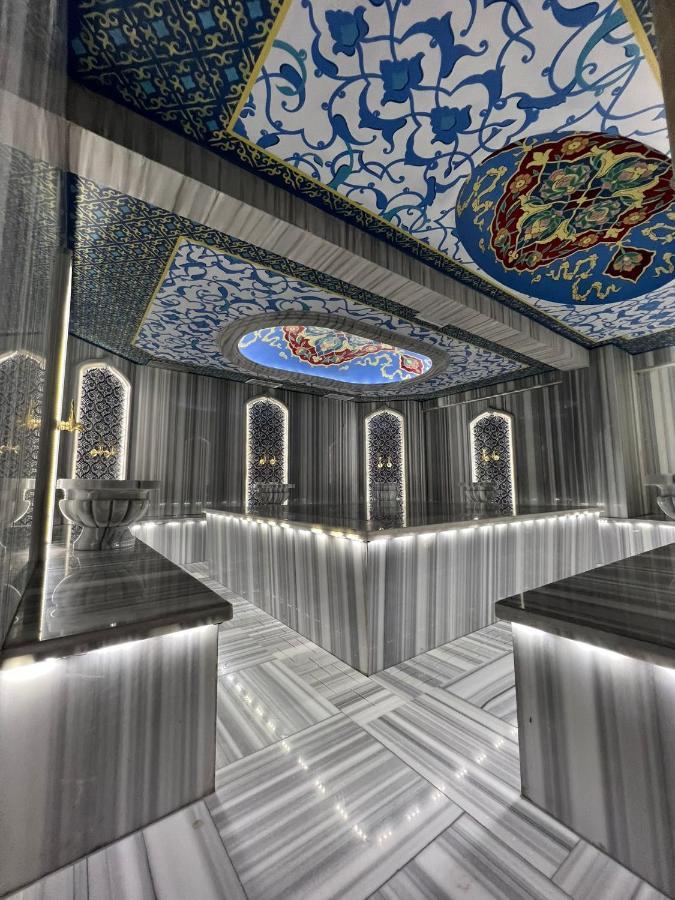 Azra Sultan & Istanbul