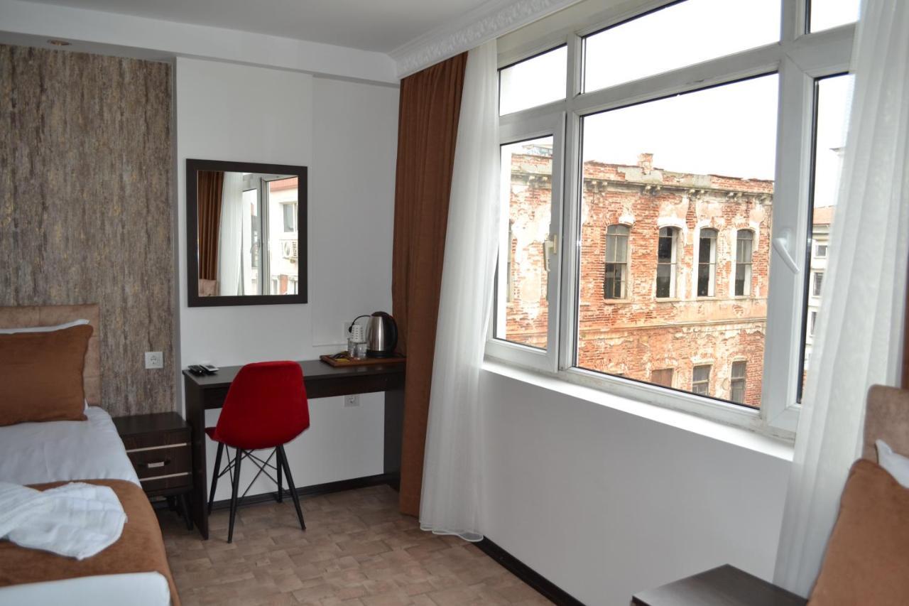 Global 2022 Hotel *