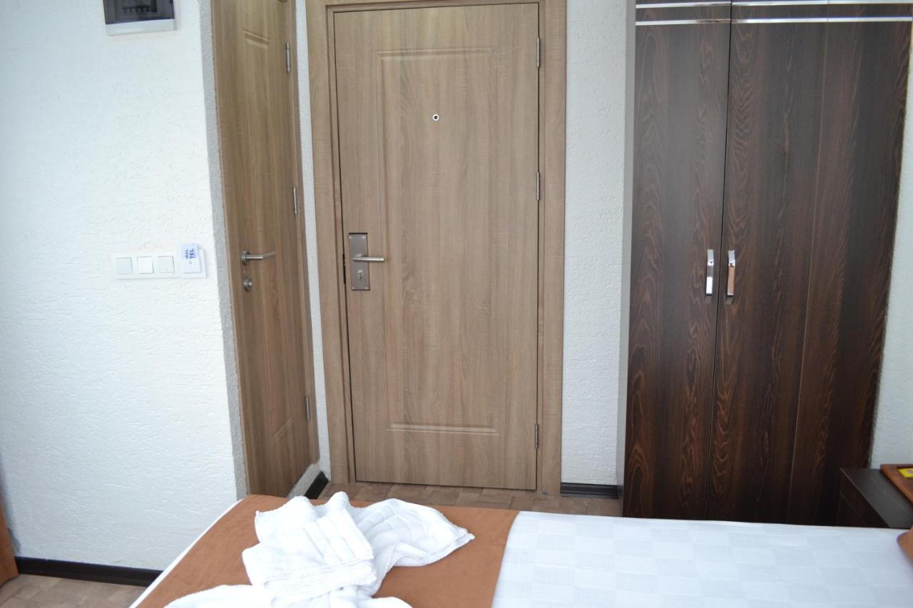 Global 2022 Hotel *