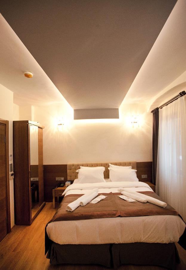 Pera Line Otel 2*
