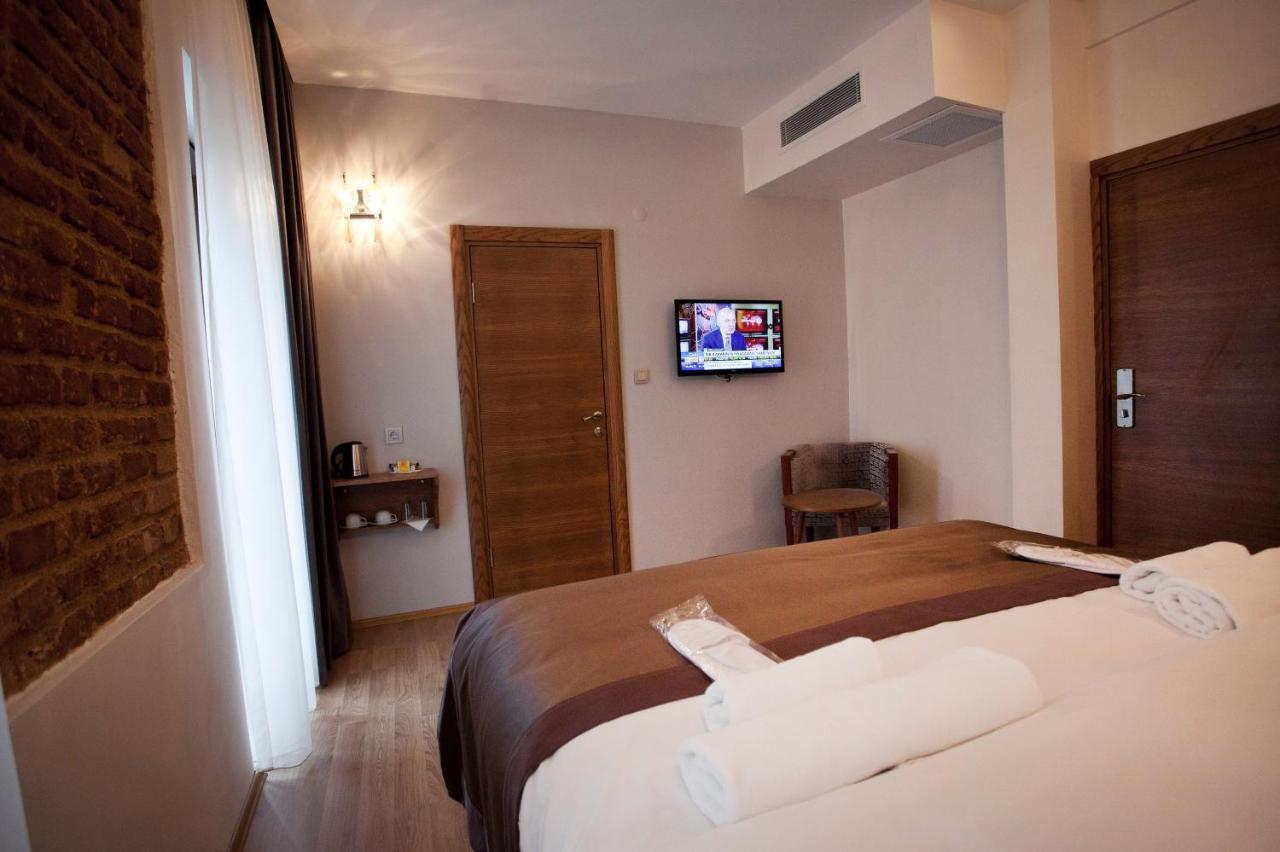 Otel Pera Line 2*