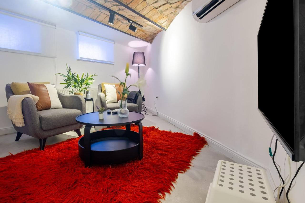 Vibrant Flat 5 Minutes Walk To Istiklal In Beyoglu *