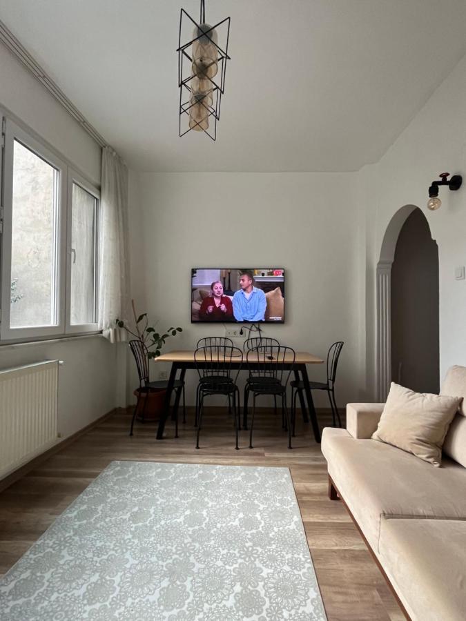 Centrally Located, 2+1 House In Taksim, Cihangir Apartamento Istambul