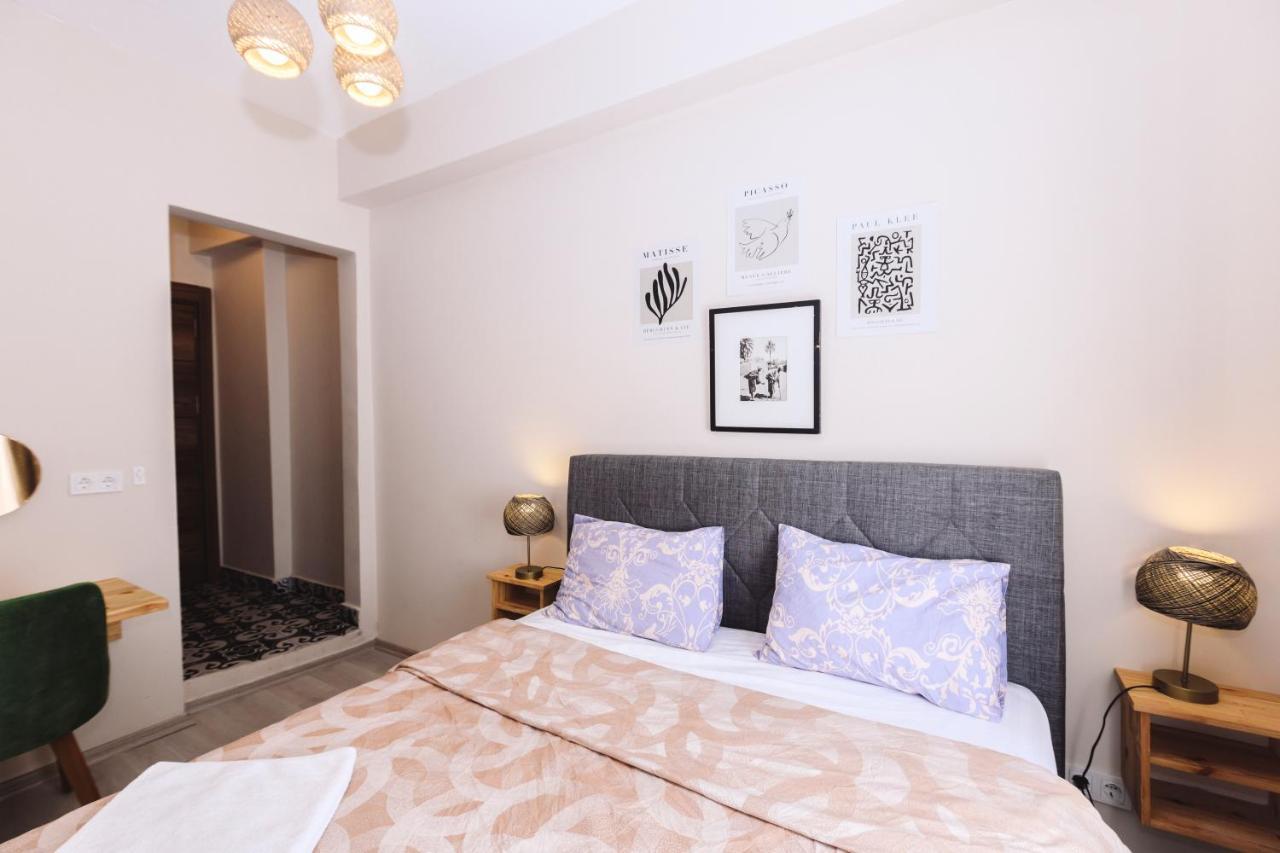 Turan33 Apartment