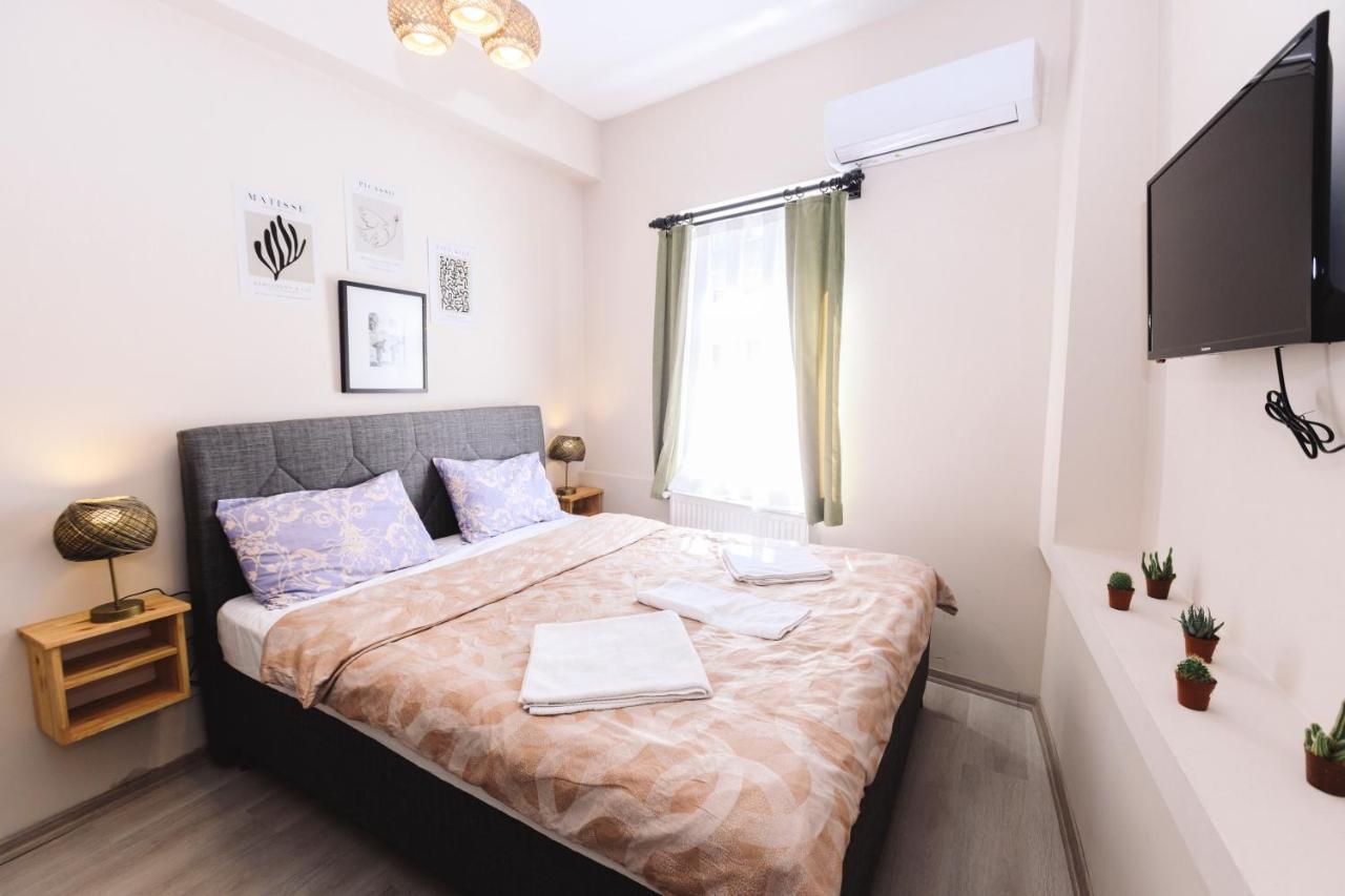 Turan33 Apartment