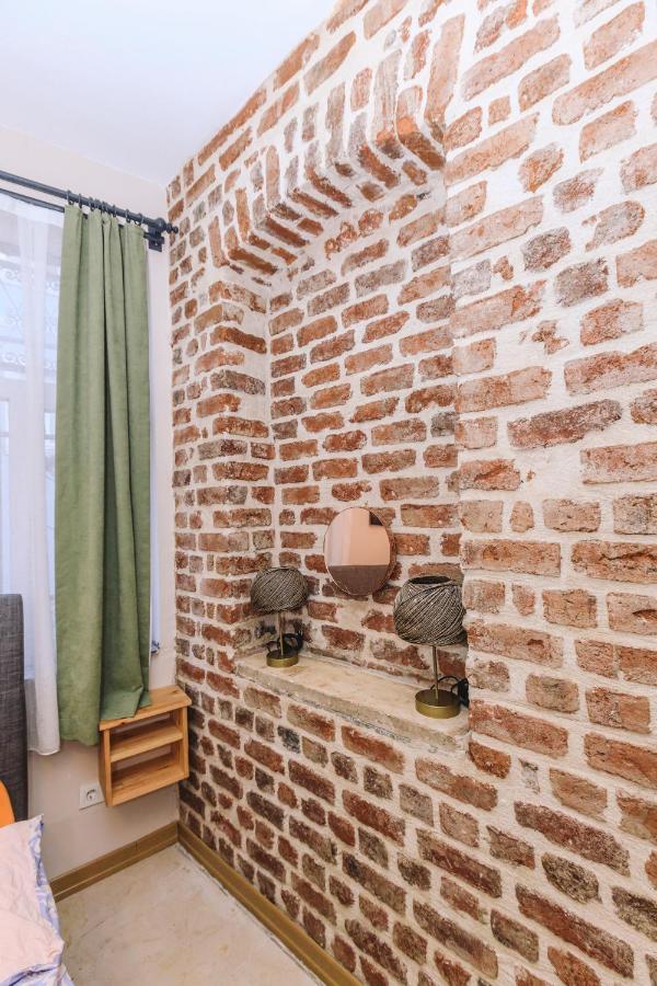 Turan33 Apartment