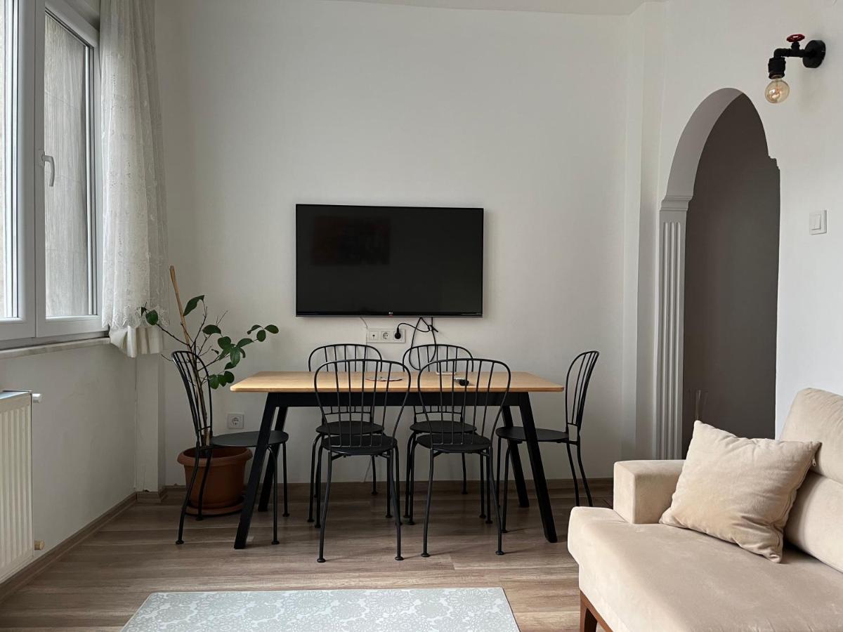 Centrally Located, 2+1 House In Taksim, Cihangir Istambul