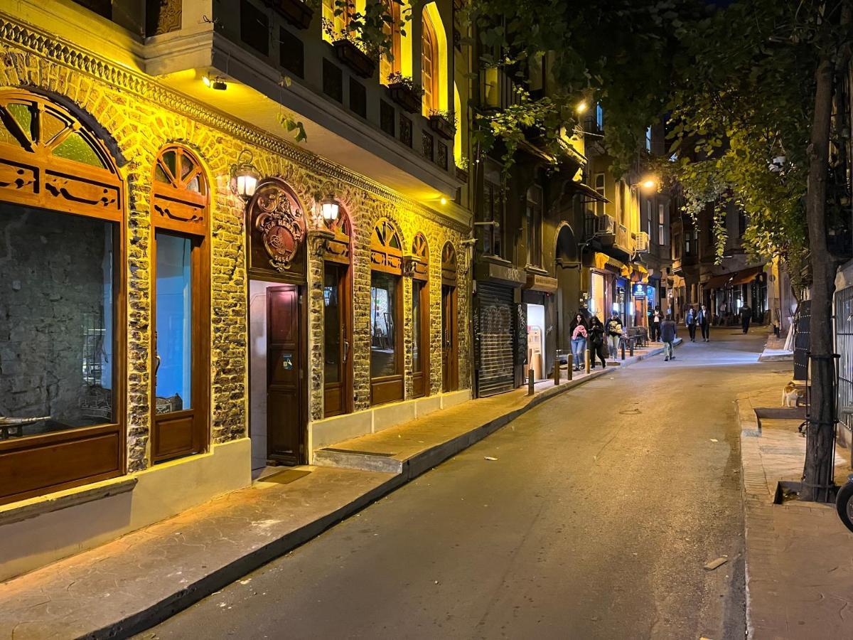 Centrally Located, 2+1 House In Taksim, Cihangir Apartamento