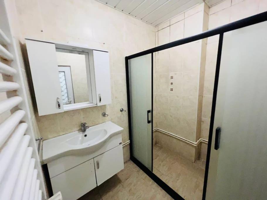 Elegant 3-bedroom Unit Near To Fatih Mosque. Istanbul