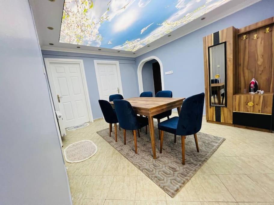 Apartment Elegant 3-bedroom Unit Near To Fatih Mosque.