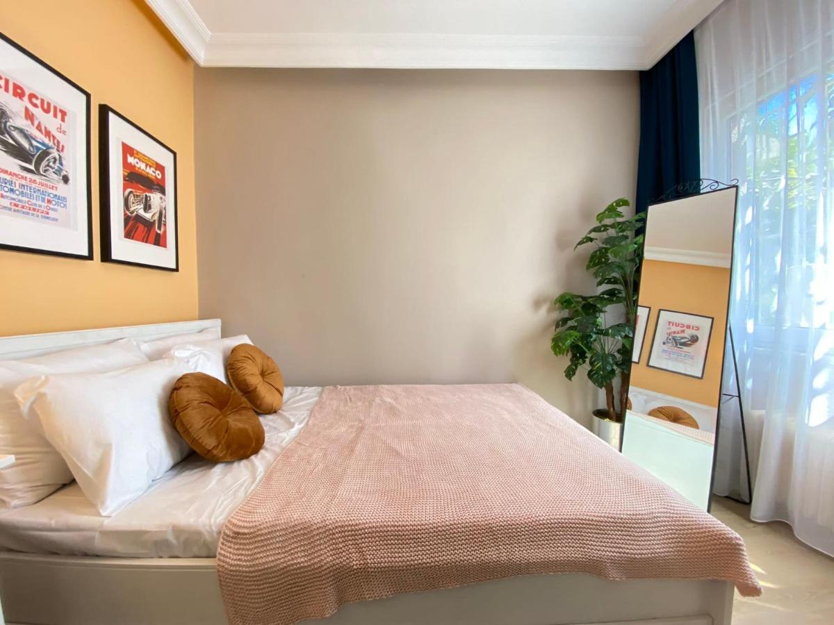 Chic Flat Near Shopping Malls In Sisli Daire