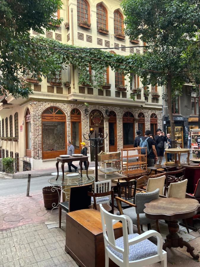 Centrally Located, 2+1 House In Taksim, Cihangir