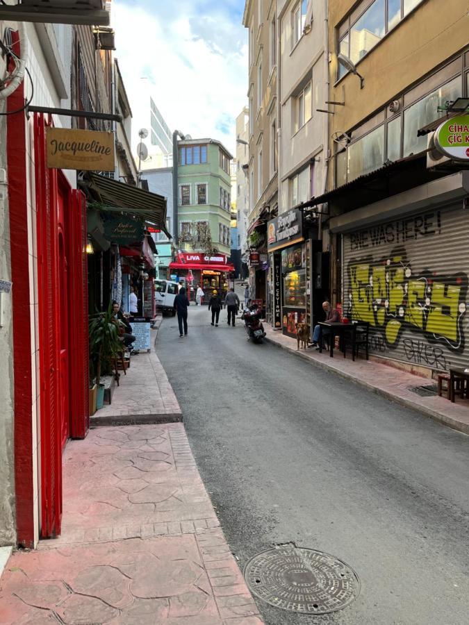 Apartment Centrally Located, 2+1 House In Taksim, Cihangir *