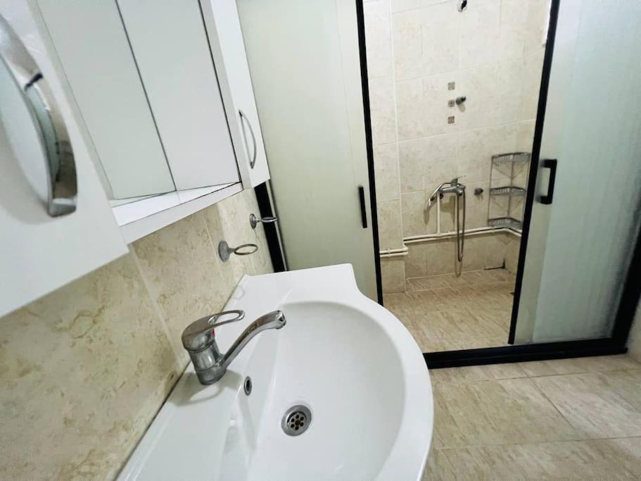 Apartment Elegant 3-bedroom Unit Near To Fatih Mosque. Istanbul