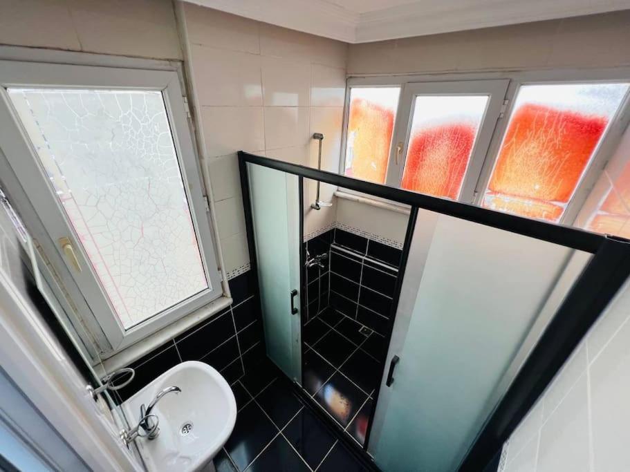 Elegant 3-bedroom Unit Near To Fatih Mosque. Apartment Istanbul