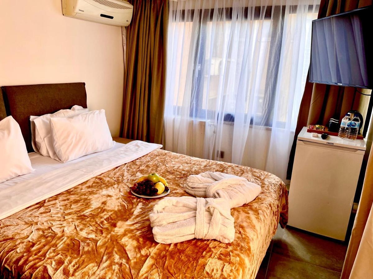 Hotel Mates Port *