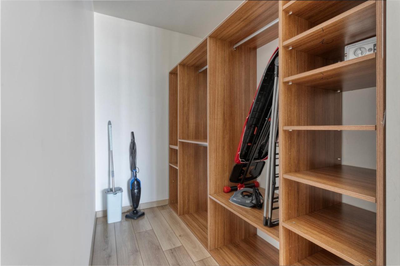 Apartment Mall Of By Newinn *