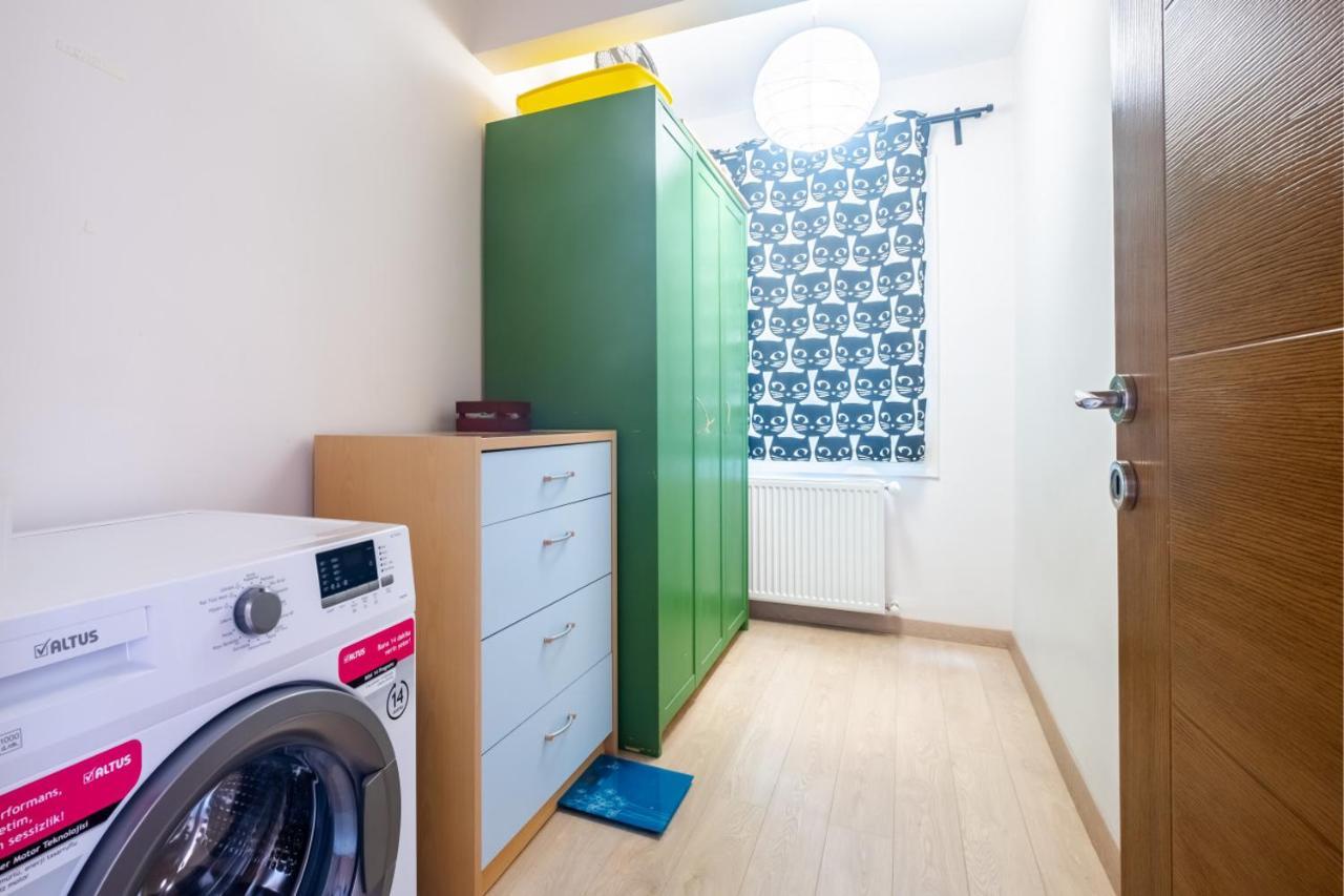 Flat With Balcony Near Bull Statue In Kadikoy * Istanbul