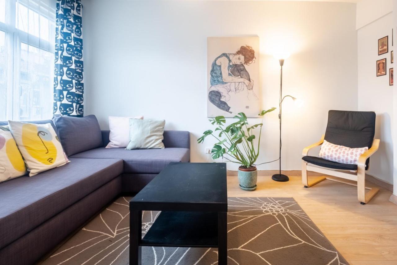 Flat With Balcony Near Bull Statue In Kadikoy Istanbul