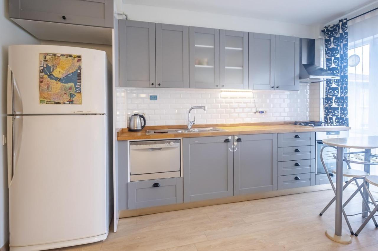 Apartment Flat With Balcony Near Bull Statue In Kadikoy