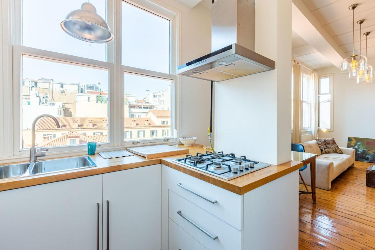 Eclectic Near Galata Tower In Beyoglu *