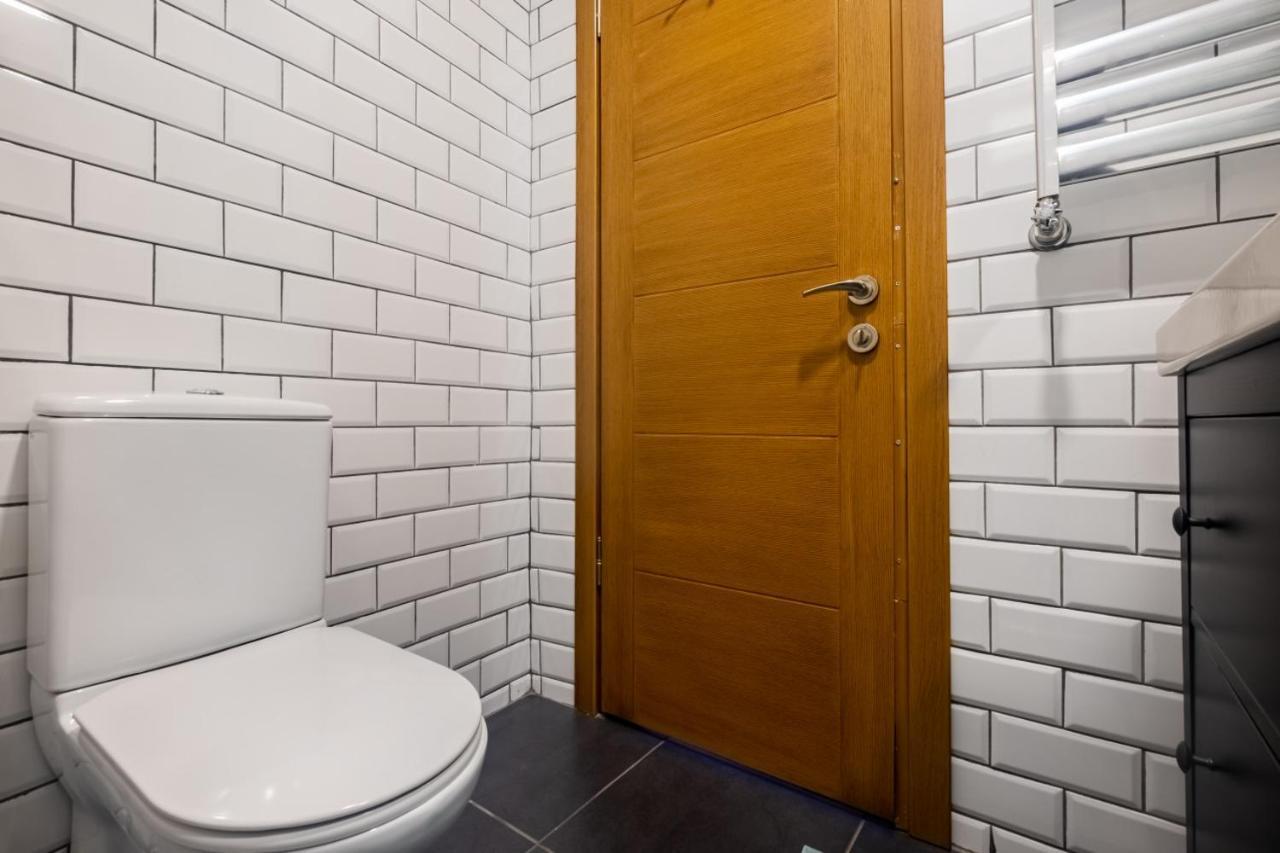Flat With Balcony Near Bull Statue In Kadikoy Apartment Istanbul