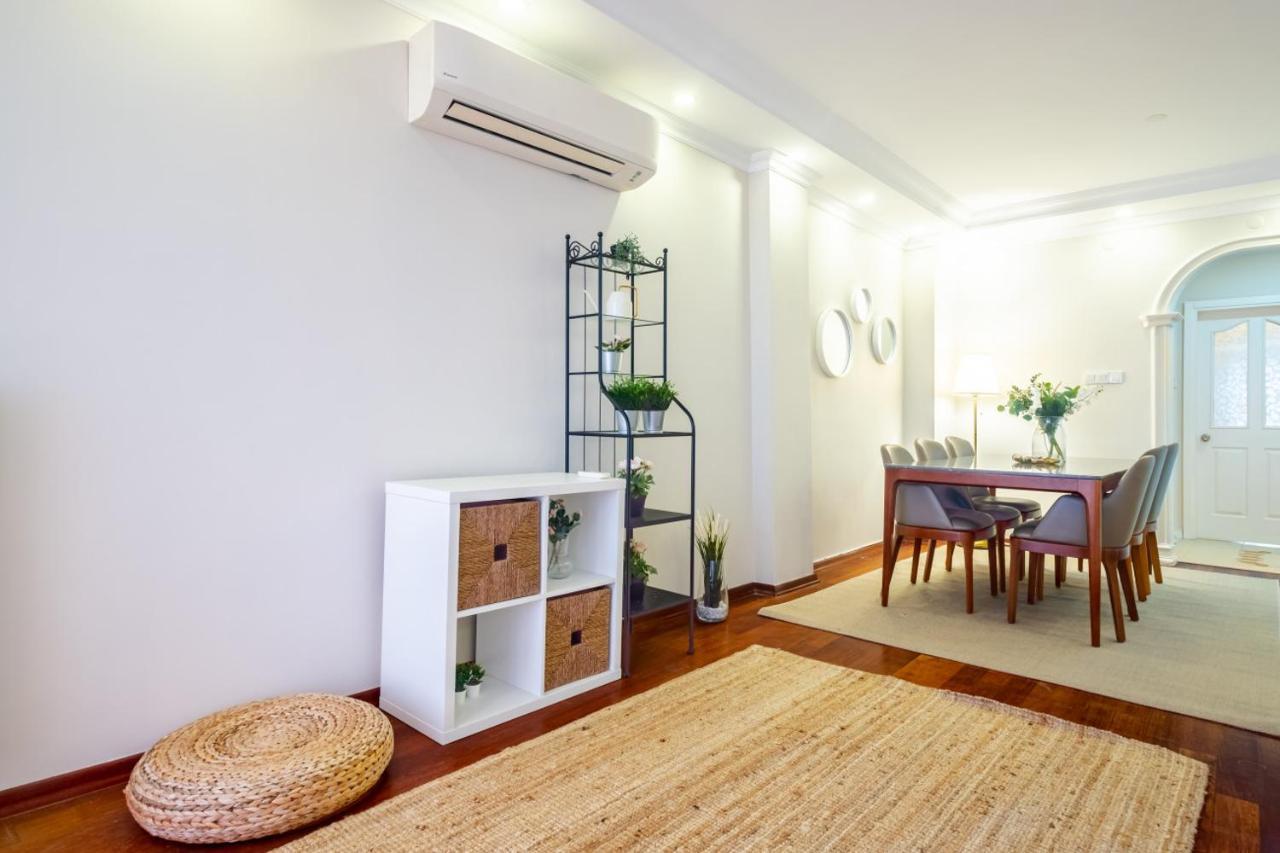 Apartment Chic Flat With Balcony Near Moda Shore Istanbul