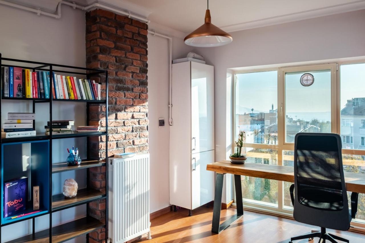 Sleek Flat Near Public Transportation In Maltepe Istanbul