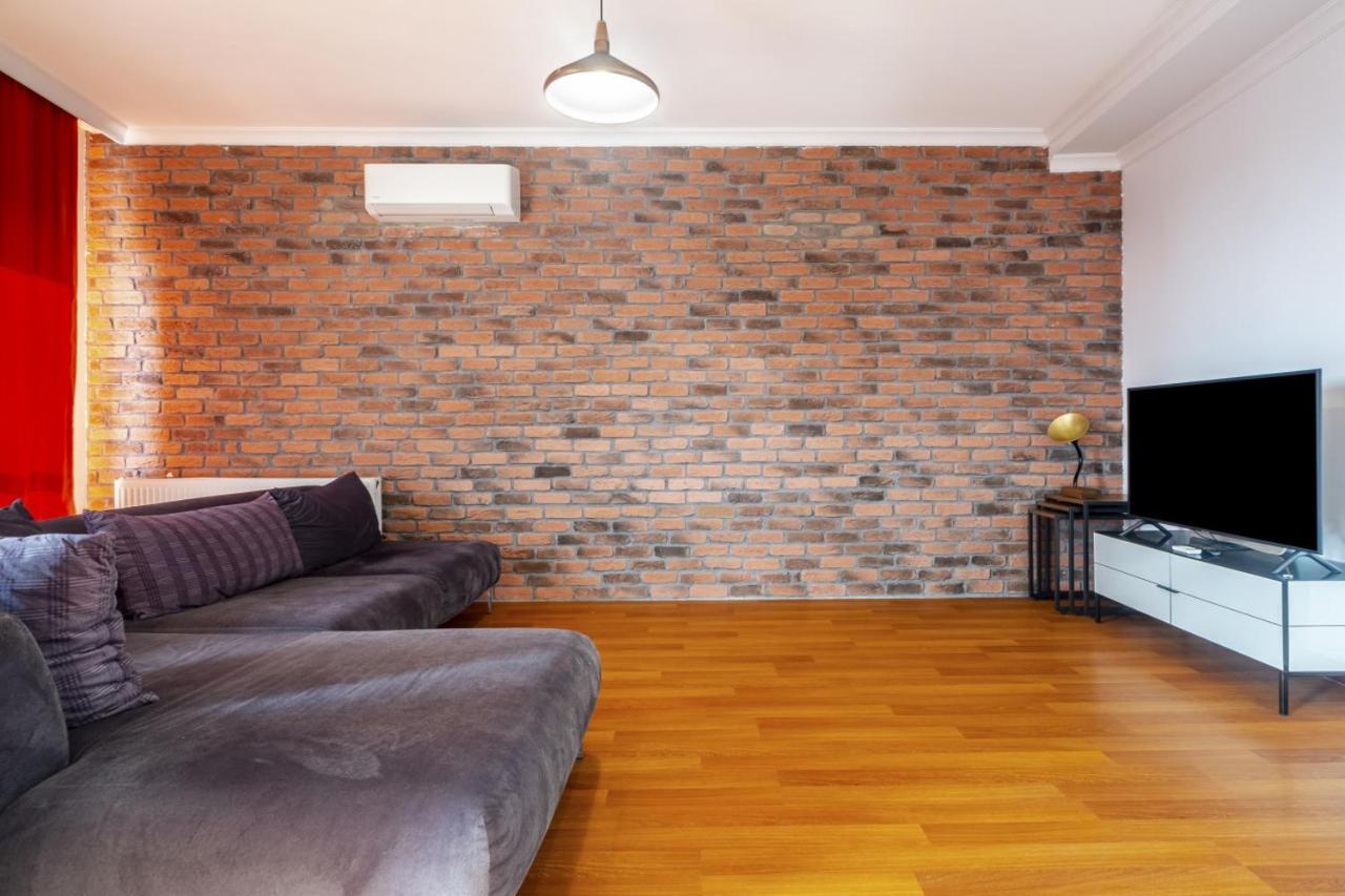 Sleek Flat Near Public Transportation In Maltepe Apartment *