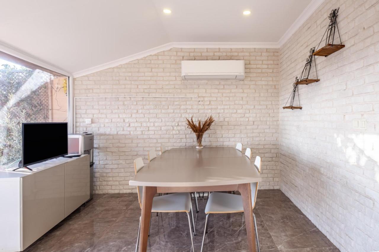Sleek Flat Near Public Transportation In Maltepe Istanbul