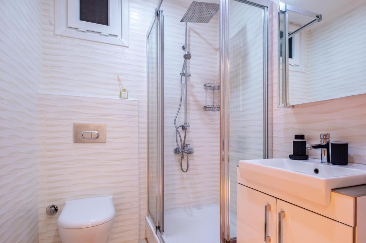 Apartment Sleek Flat Near Public Transportation In Maltepe Istanbul