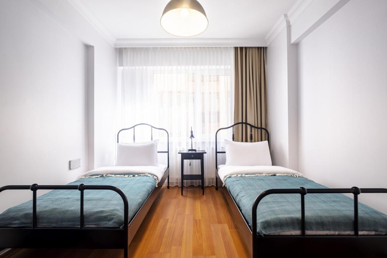 Centrally Located Sleek And Modern Flat In Sisli Istambul