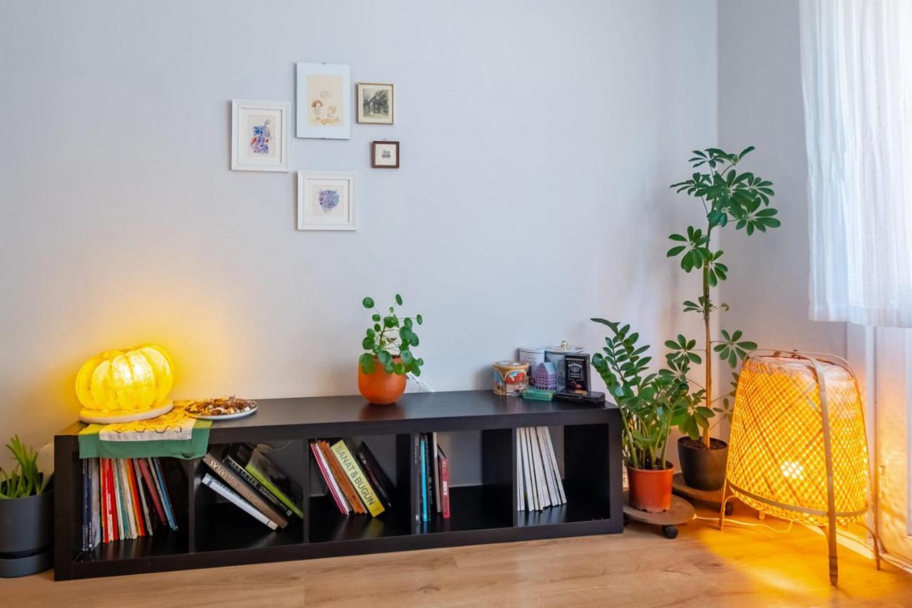 Eclectic Flat Near Metro With Terrace In Kadikoy Apartment Istanbul