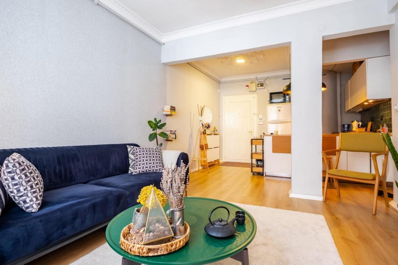 Eclectic Flat Near Metro With Terrace In Kadikoy
