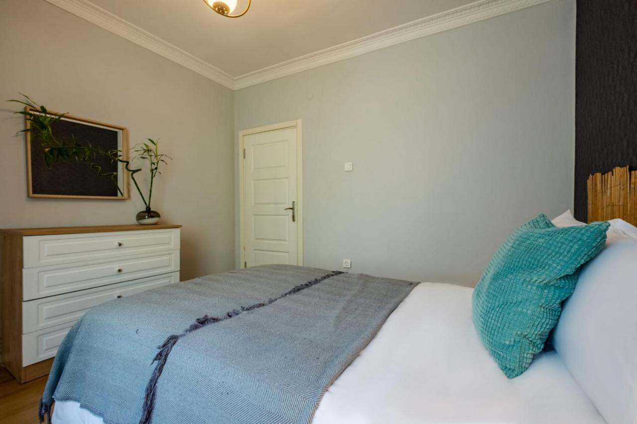 Eclectic Flat Near Metro With Terrace In Kadikoy Apartment Istanbul