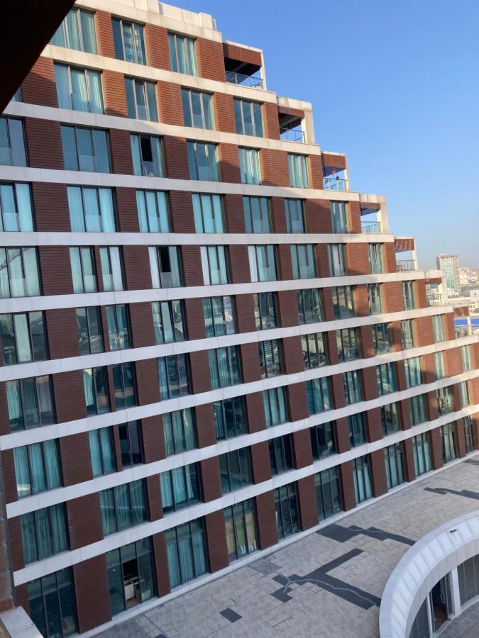 Aryan Suit. Apartamento