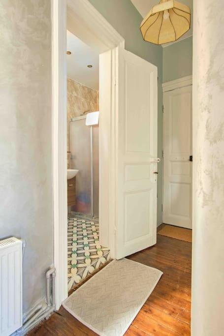 Modern&old Style Flat In The Center Of Cihangir *