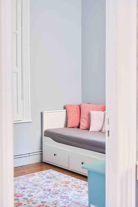 Modern&old Style Flat In The Center Of Cihangir *